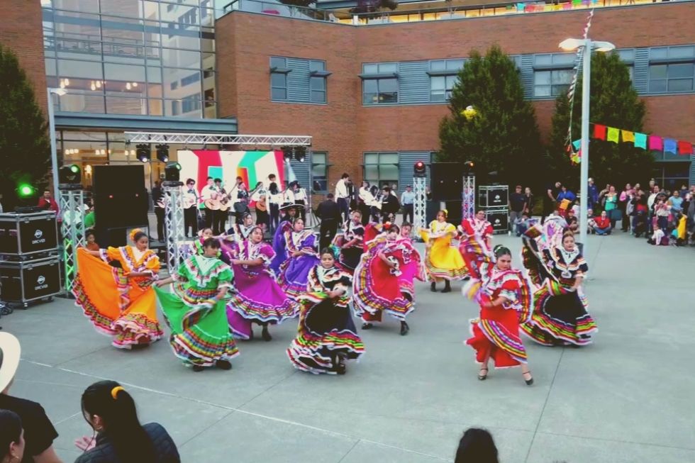 Dancers performing at 2022 El Grito event.